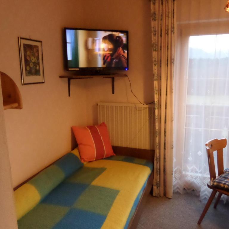 TV a/nebo společenská místnost v ubytování Gästehaus ERLE