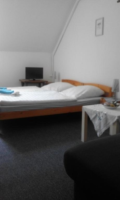 Кровать или кровати в номере Gasthaus "Zur Mühle"