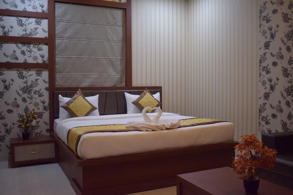 Postel nebo postele na pokoji v ubytování Hotel Uday Palace