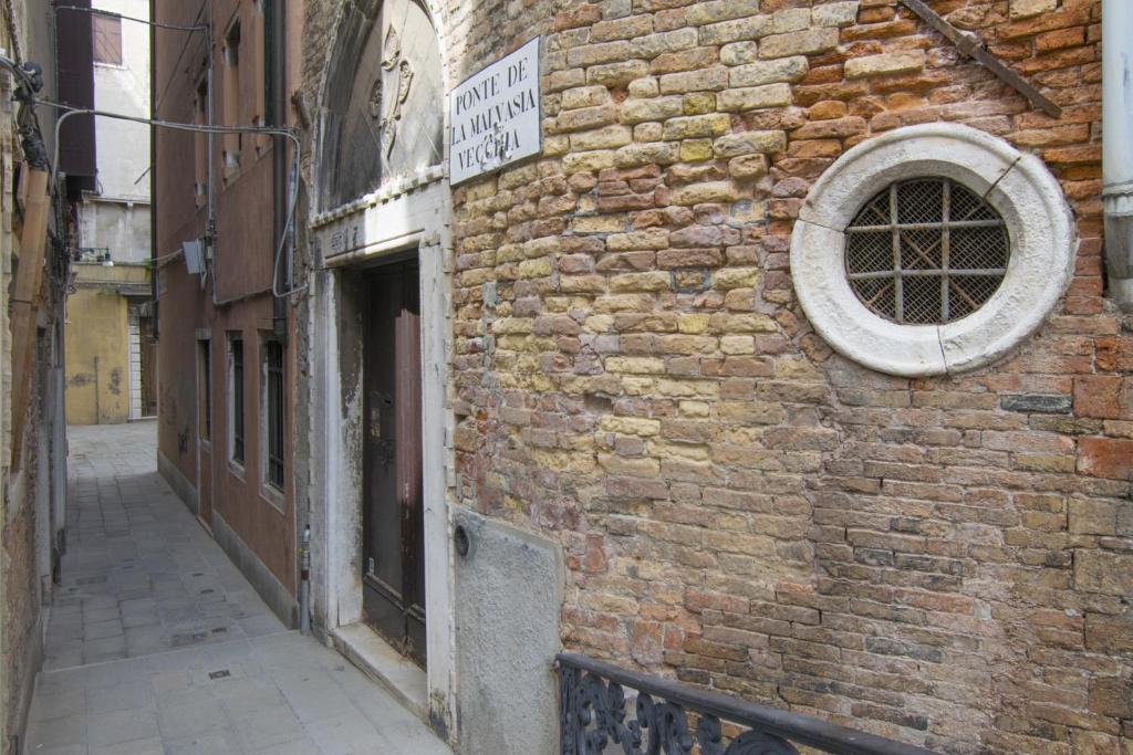 رزرو هتل و هاستل، غیر یهودی را دوست داشته باشید, 09197245266