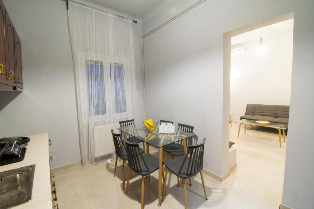A kitchen or kitchenette at FINIKAS House