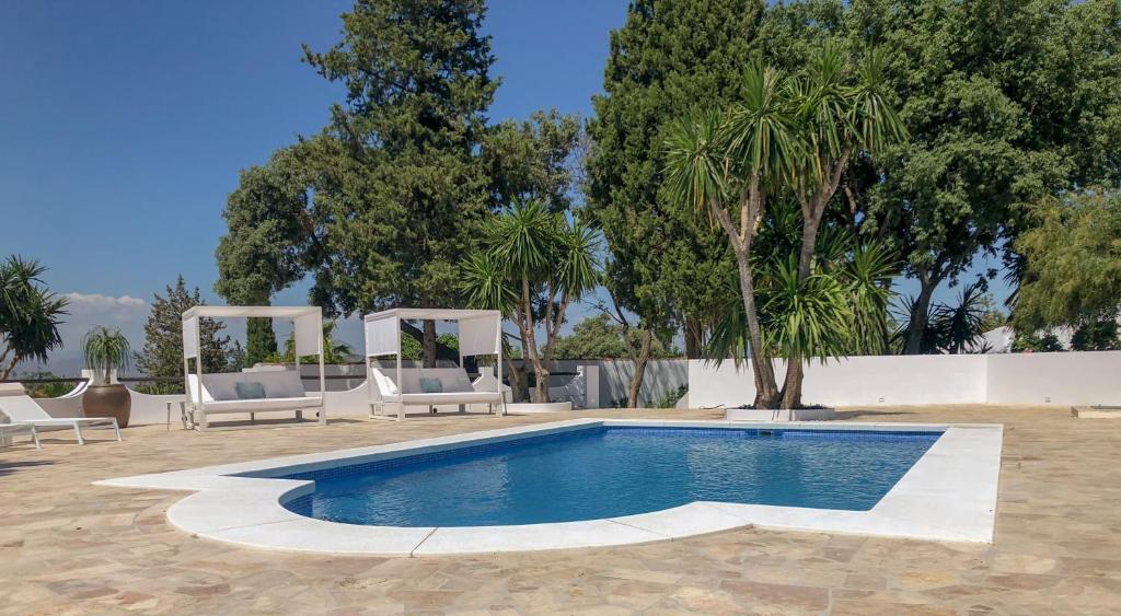 Basen w obiekcie B&B Casa Luz del Sur, adults only lub w pobliżu