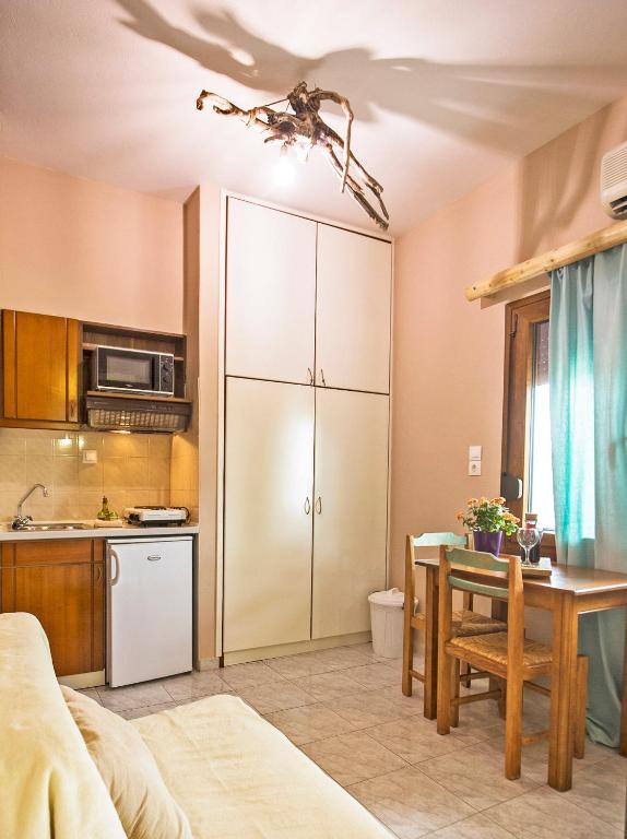 Arodamos Studios & Apts - 8