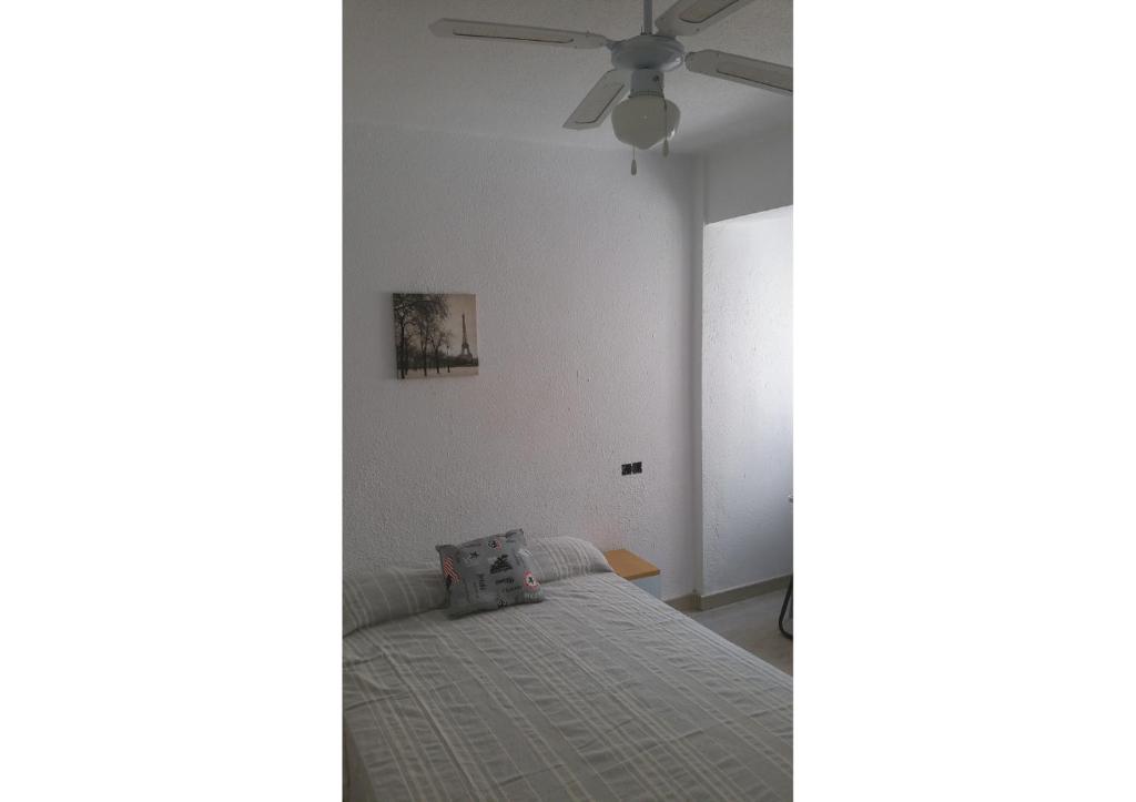 Postel nebo postele na pokoji v ubytování Smart Apartment near Malvarossa beach