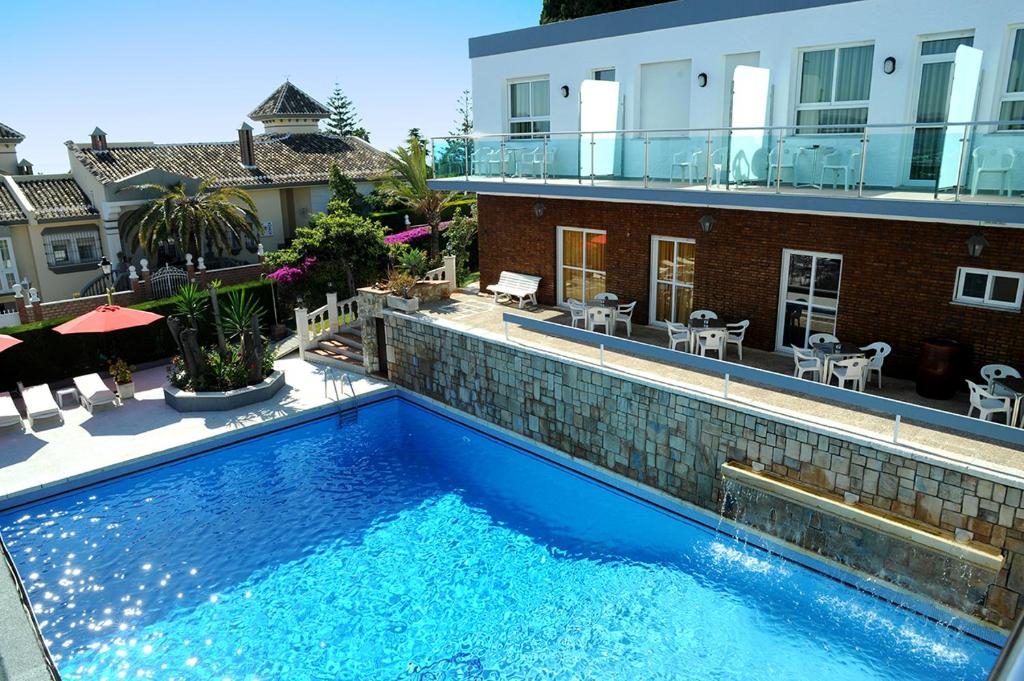 Bazén v ubytování Hotel Complejo Los Rosales nebo v jeho okolí