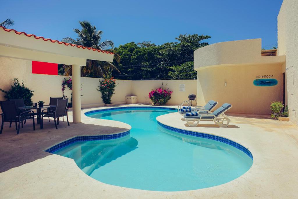 Piscine de l'établissement Aquatech Villas DeRosa Resort ou située à proximité