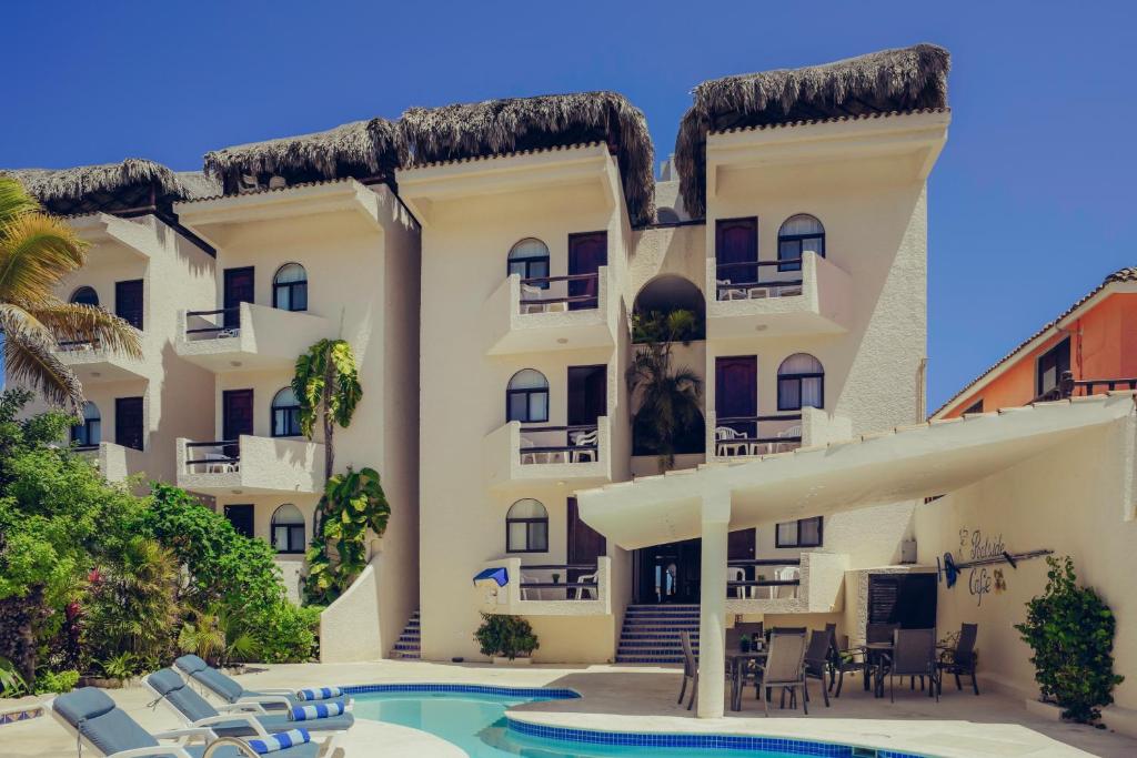 Piscine de l'établissement Aquatech Villas DeRosa Resort ou située à proximité