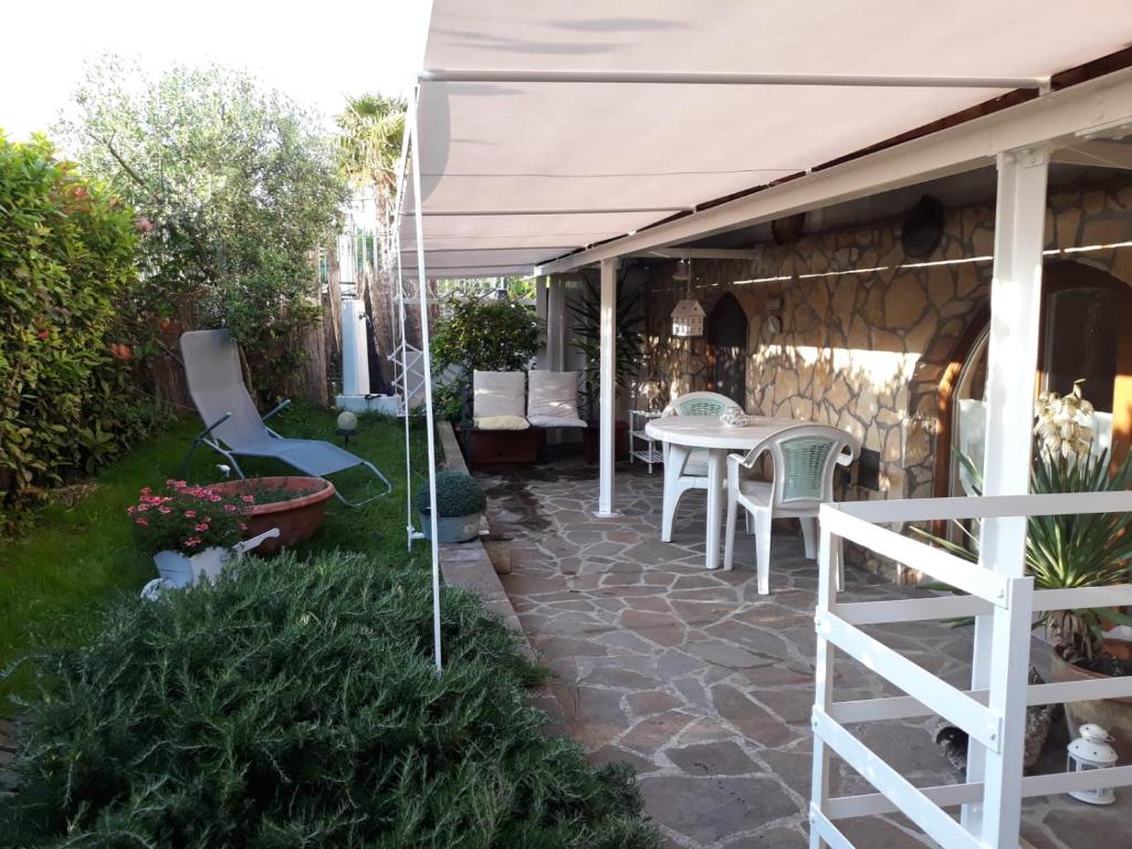 Vonkajšia záhrada v ubytovaní Casa in collina "la farfalla"