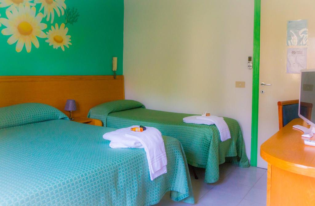 Postel nebo postele na pokoji v ubytování Piccolo Hotel