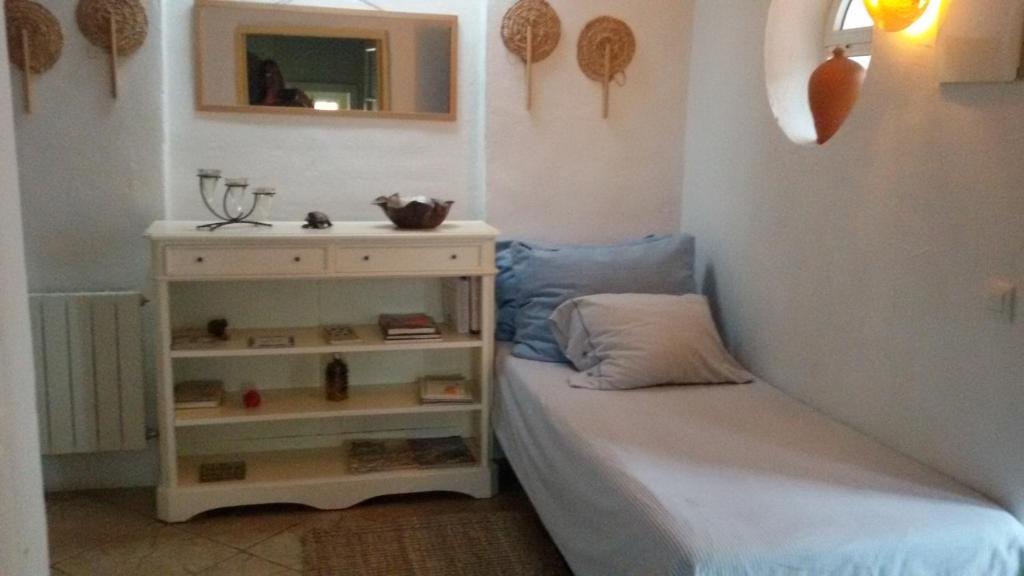 Postel nebo postele na pokoji v ubytování La Casa de Bovedas Charming Inn