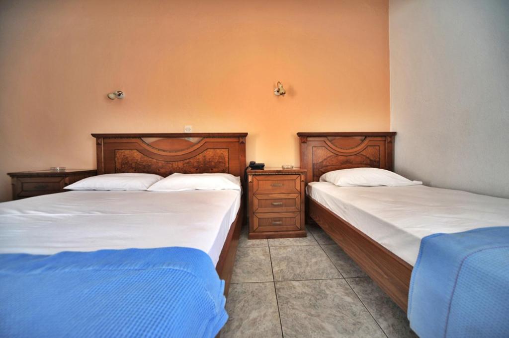 A bed or beds in a room at Hotel Jason