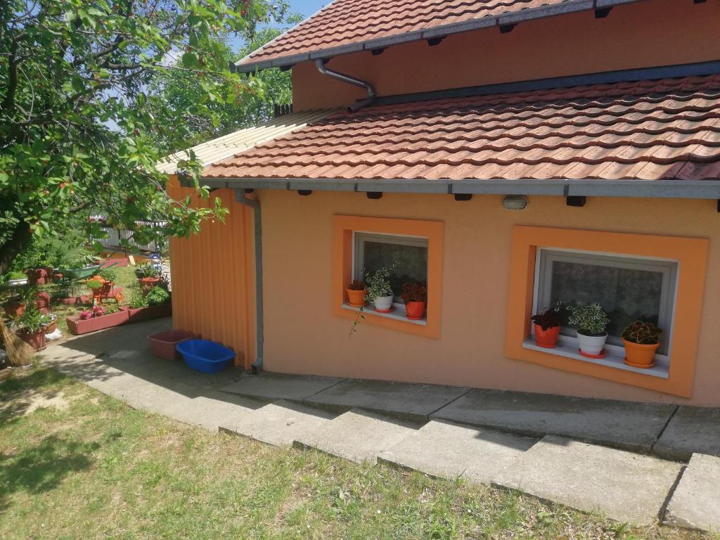 Budova, kde se prázdninový dům nachází