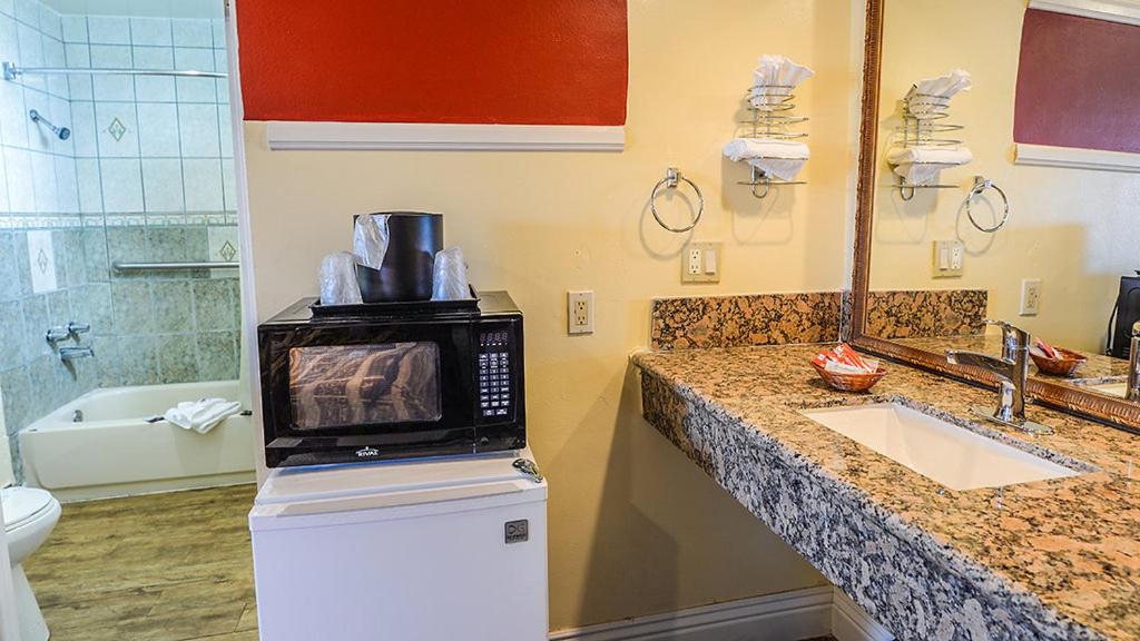 Aqua Venture Inn - King Room