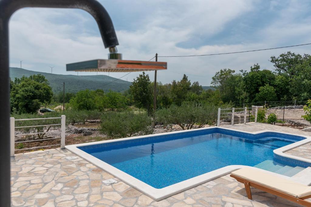 Bazén v ubytování Villa Žuža nebo v jeho okolí