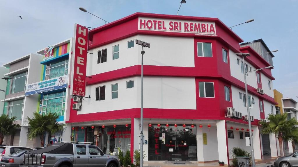 a red and white building with a hotel saraja at Hotel Sri Rembia in Melaka