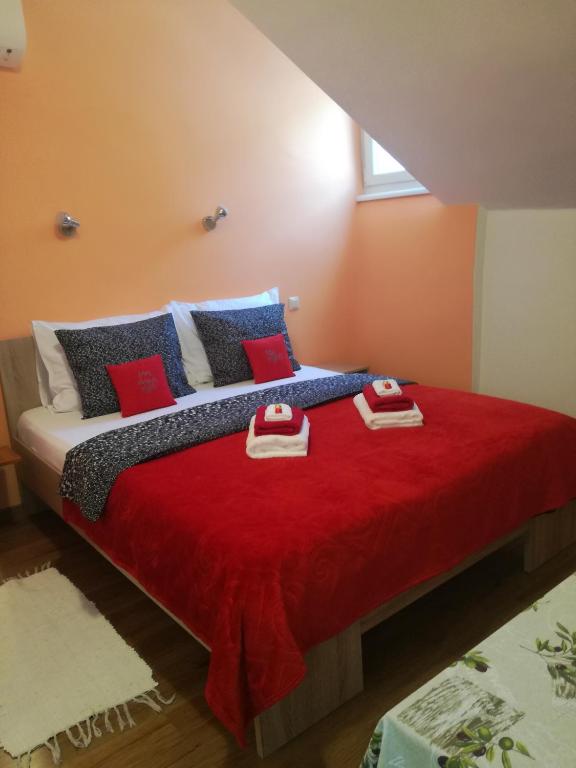 MKR Family Room - Studio Apartment