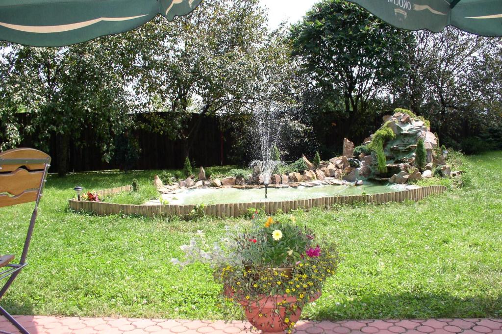 Vonkajšia záhrada v ubytovaní Hotel Bona