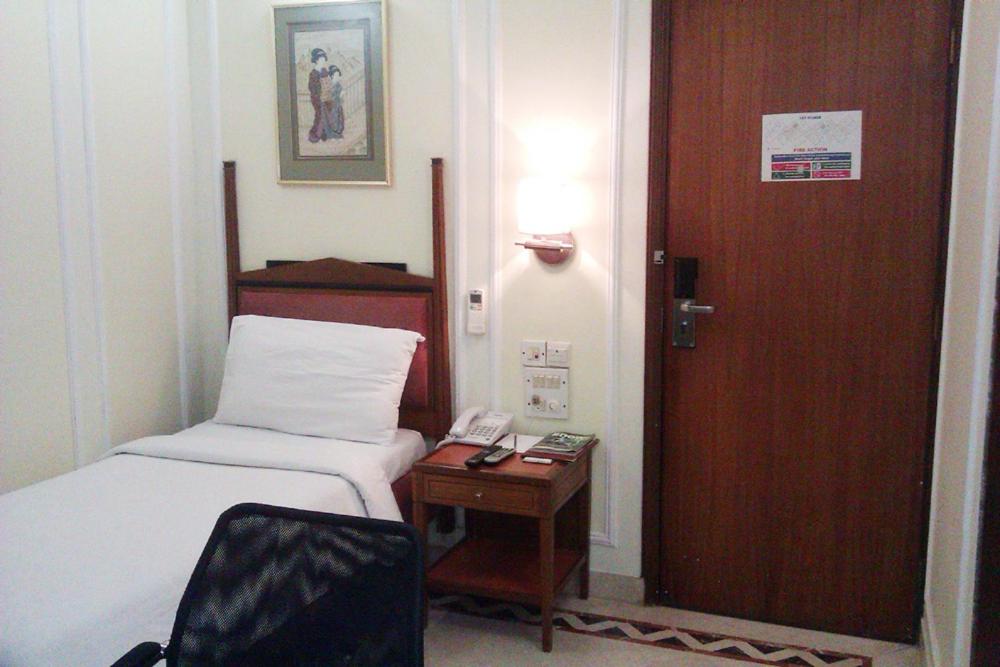 Postel nebo postele na pokoji v ubytování Hiltop Hotel
