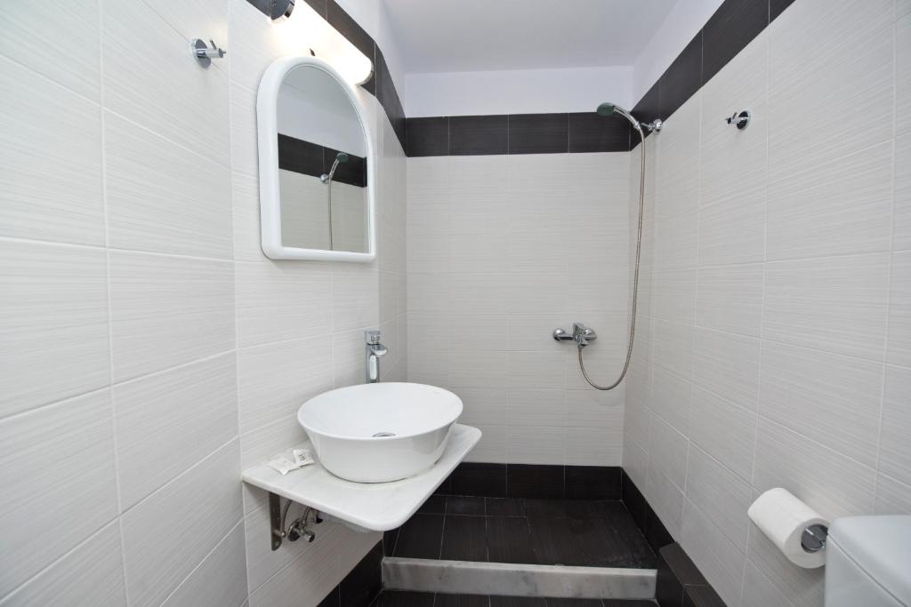 Koupelna v ubytování Karboni Hotel