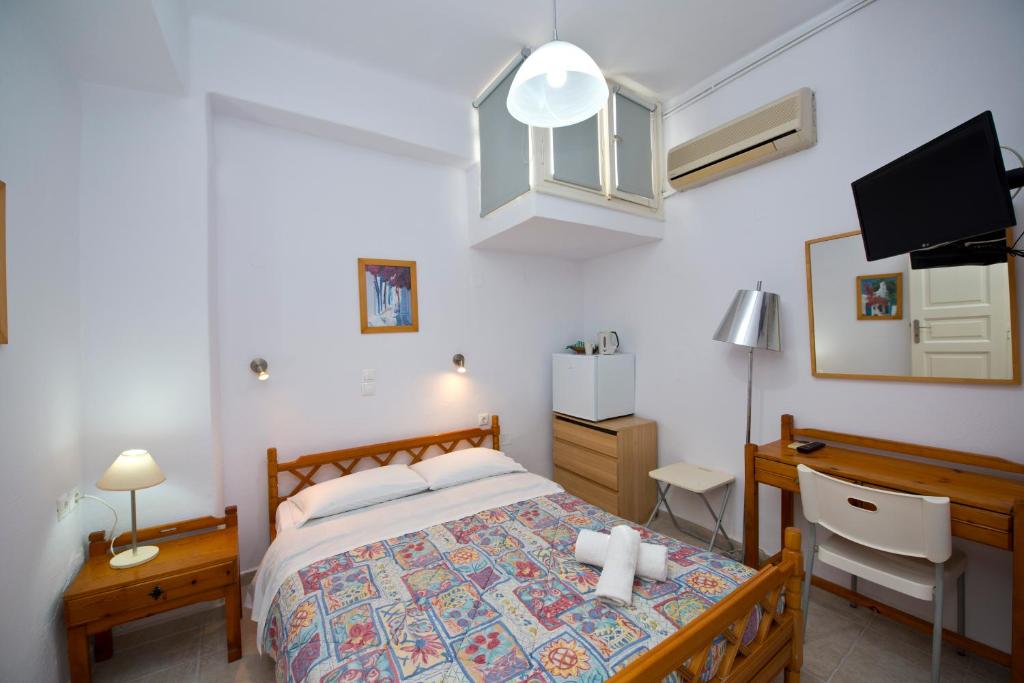 Postel nebo postele na pokoji v ubytování Karboni Hotel