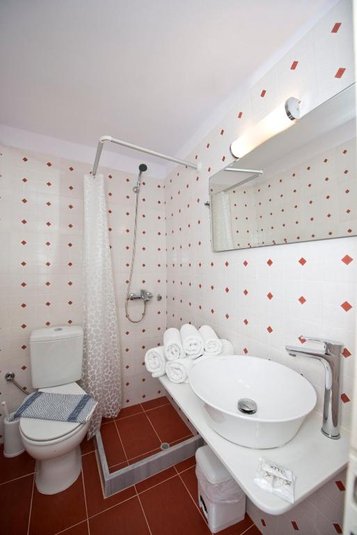 Koupelna v ubytování Karboni Hotel