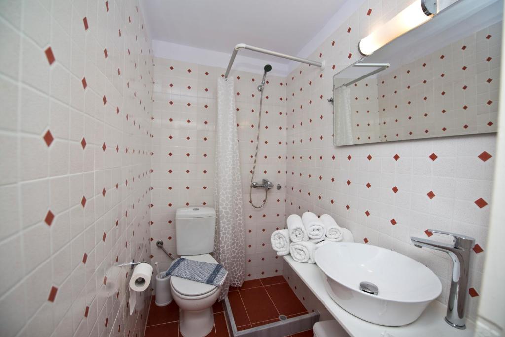 Koupelna v ubytování Karboni Hotel
