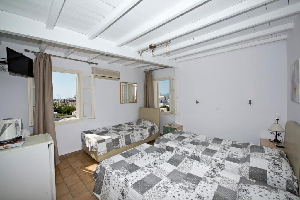 Postel nebo postele na pokoji v ubytování Karboni Hotel