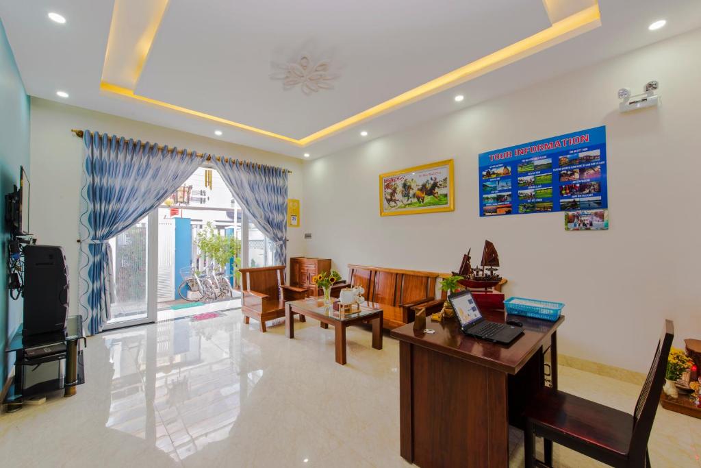 TV a/nebo společenská místnost v ubytování Green Town House Hoi An