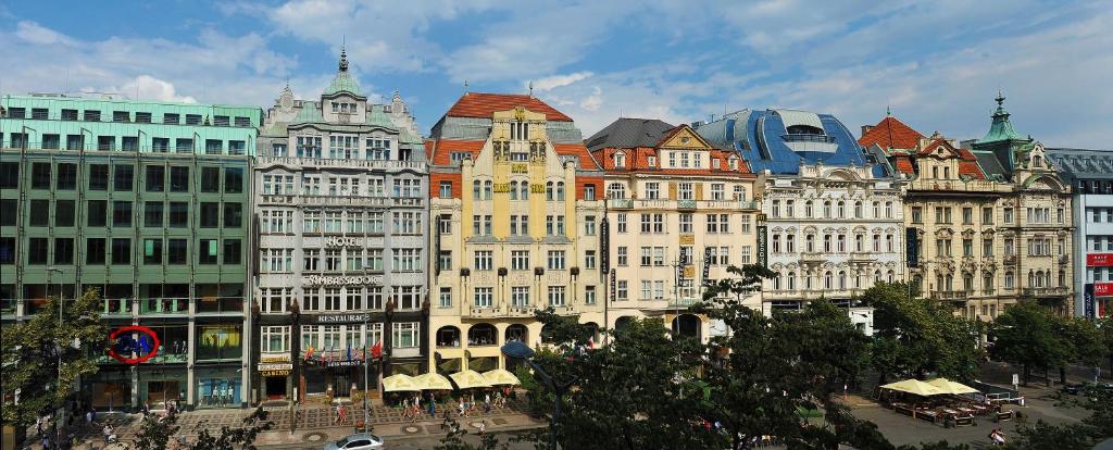 Nespecifikovaný výhled na destinaci Praha nebo výhled na město při pohledu z hotelu