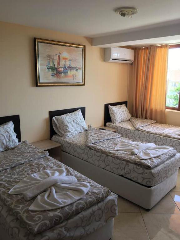 Standard Triple Room with Sea View