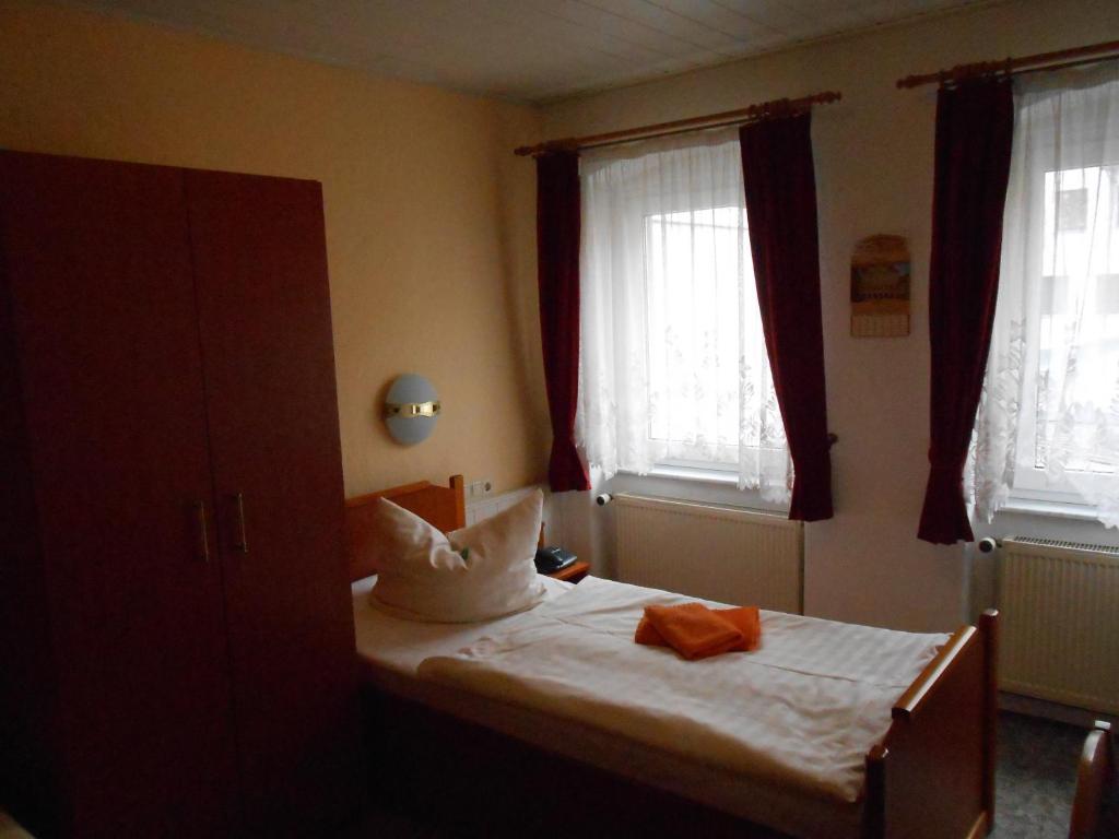 Postel nebo postele na pokoji v ubytování Goldener Engel /Pension