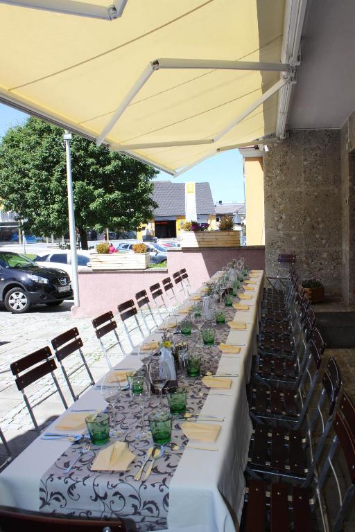 Restoran või mõni muu söögikoht majutusasutuses Hotel Böhmerwaldhof