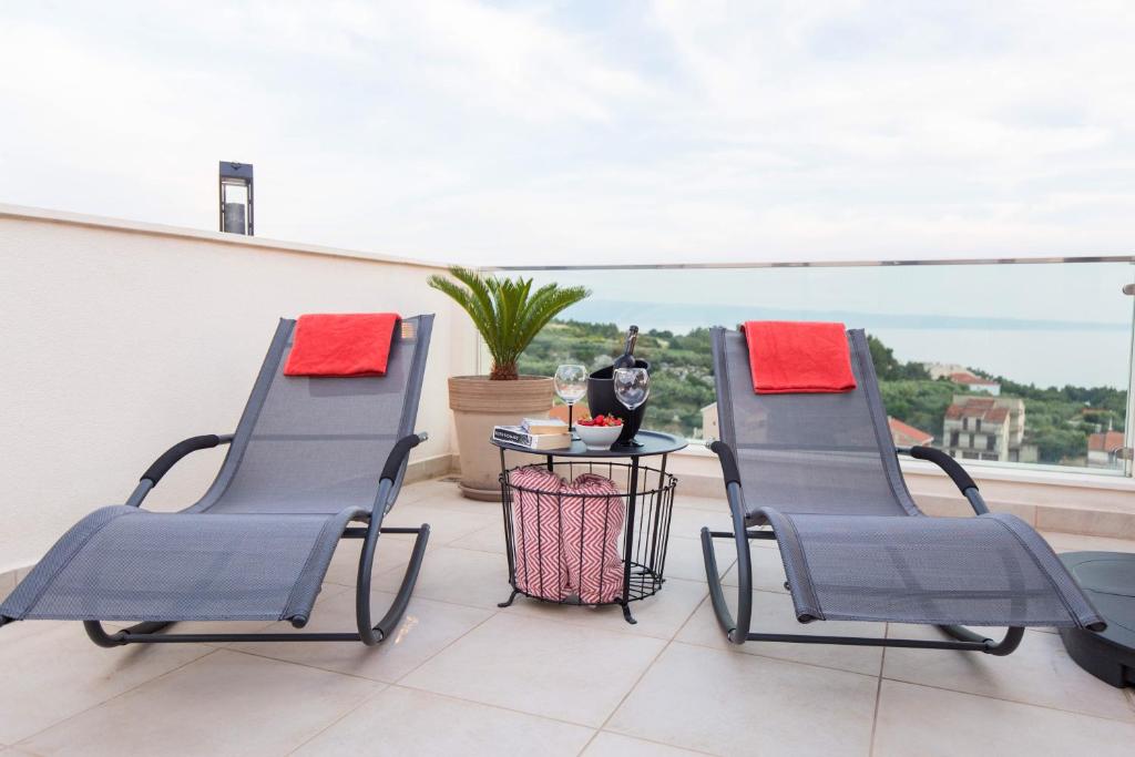 Balkón alebo terasa v ubytovaní Bubbles Penthouse with Jacuzzi