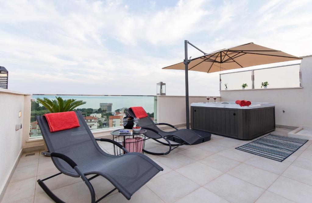 Balkón alebo terasa v ubytovaní Bubbles Penthouse with Jacuzzi