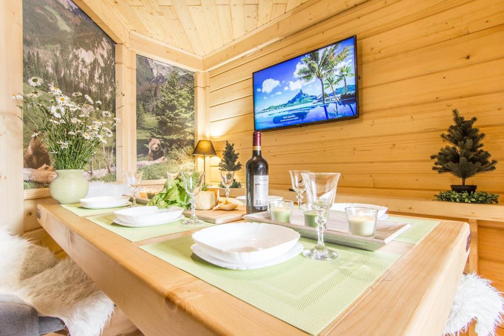 Televízia a/alebo spoločenská miestnosť v ubytovaní Apartament Gawra Zakopane