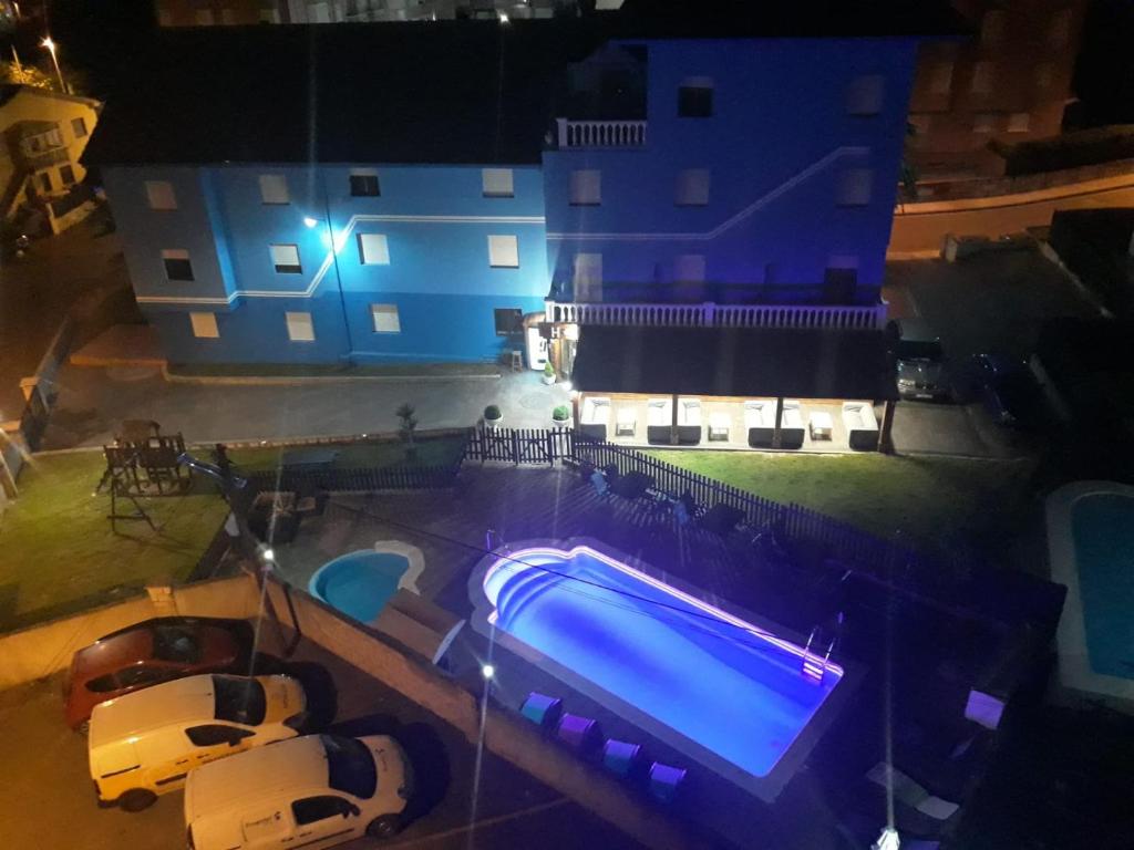 The swimming pool at or close to Hotel Azcona