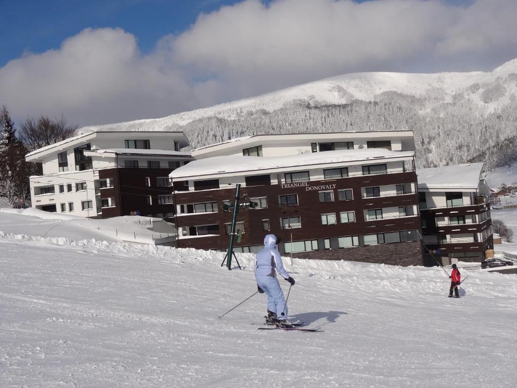 Каране на ски до апартамента или наблизо