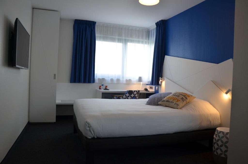 Postel nebo postele na pokoji v ubytování Hôtel ORIGAMI