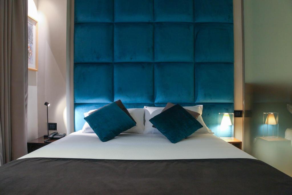Postel nebo postele na pokoji v ubytování Triviho Hotel