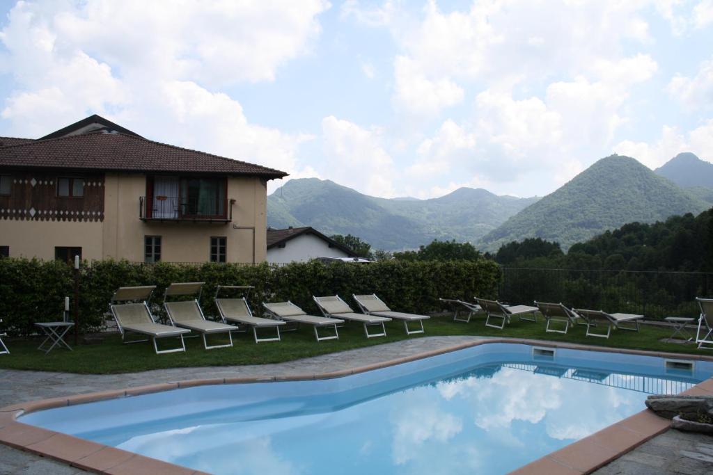 Nespecifikovaný výhled na hory nebo výhled na hory při pohledu z hotelu