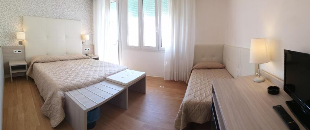 TV a/nebo společenská místnost v ubytování Hotel Splendid
