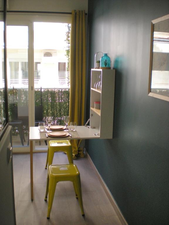 Nicelidays - Le Berlioz - city central - 7min from beaches - Resim 24