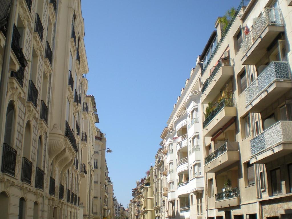 Nicelidays - Le Berlioz - city central - 7min from beaches - Resim 34