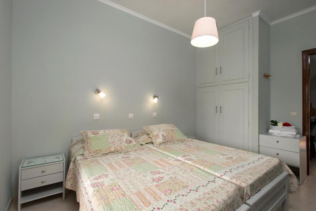 Postel nebo postele na pokoji v ubytování Eleni Apartments
