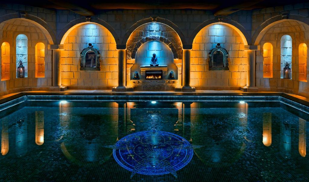 Bazén v ubytování Seraphim Cave Suites & SPA nebo v jeho okolí