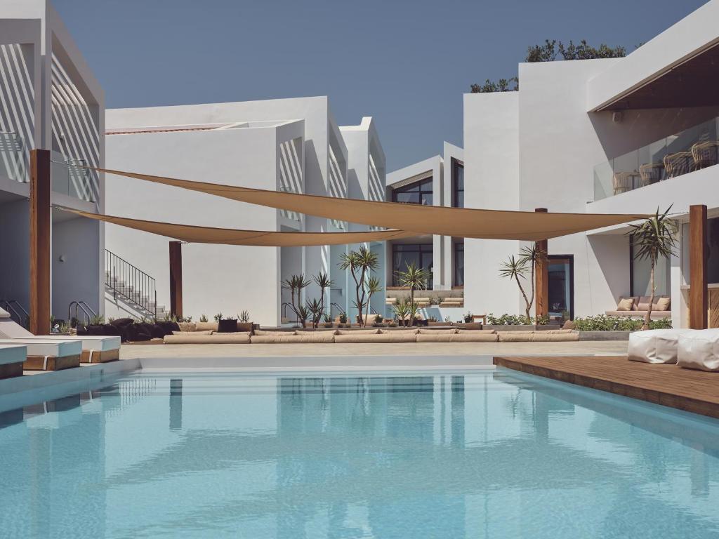 A piscina localizada em Cavo Vezal ou nos arredores