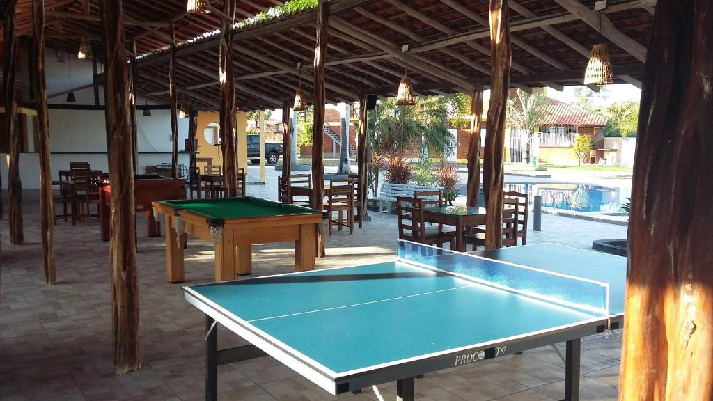 Stolní tenis v ubytování Chalé Porto dos Lençóis nebo okolí