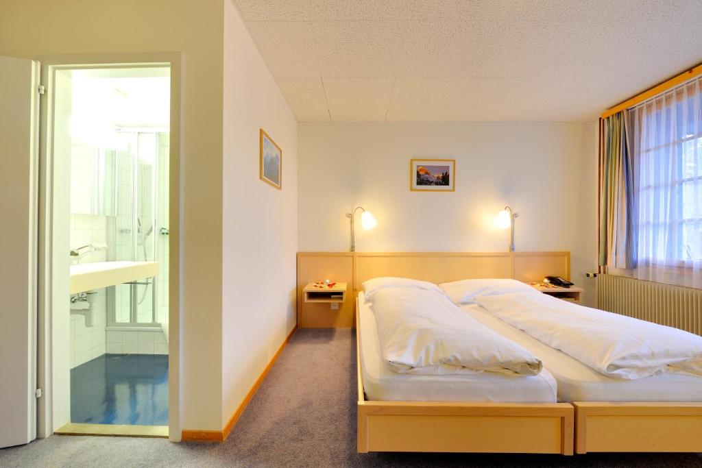 Postel nebo postele na pokoji v ubytování Hotel Alpenruh