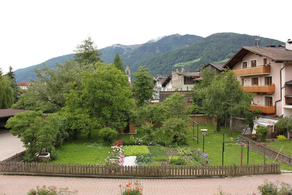 Nespecifikovaný výhled na hory nebo výhled na hory při pohledu z hotelu