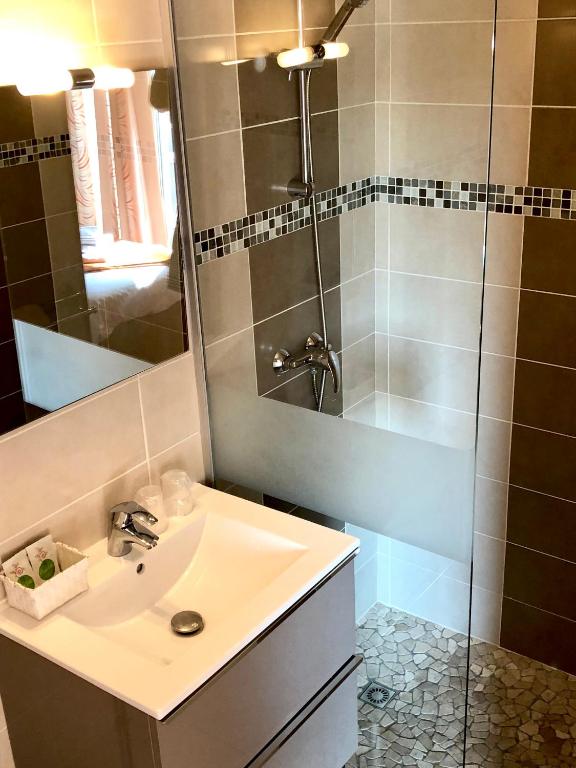 Koupelna v ubytování Hôtel Le Plaisance